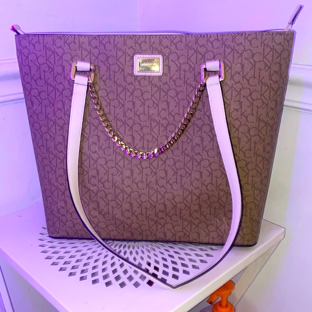 Calvin Klein bag bearing used in great condition